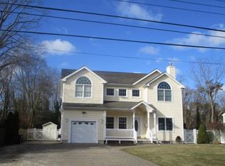 1382 Thompson Dr, Bay Shore, NY 11706