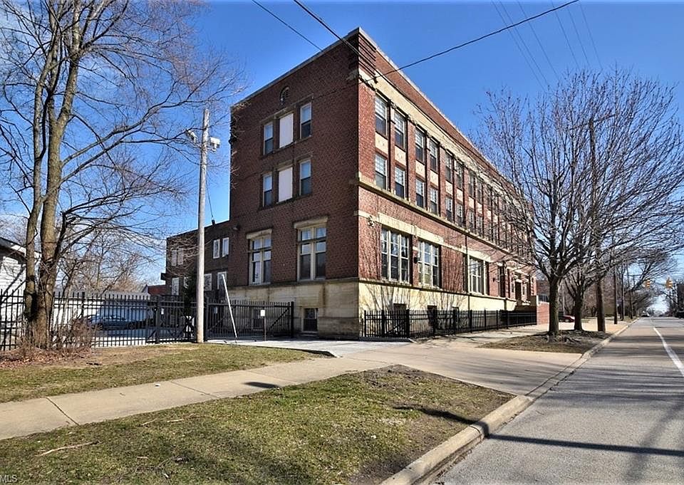 1st image of 3200 Franklin Blvd APT 102
