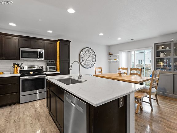 3rd image of 11401 NE 129th Pl