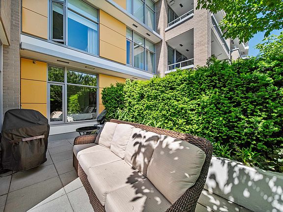 4th image of 1501 Vidal St #103