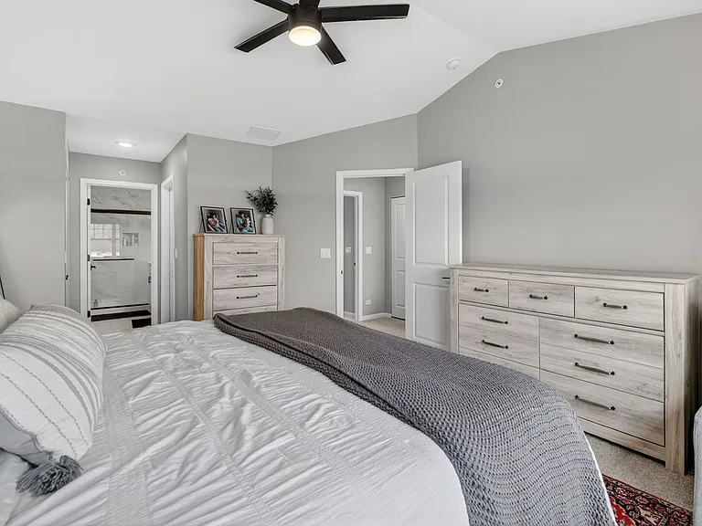 30W142 Wheeler Cir — Photo 28