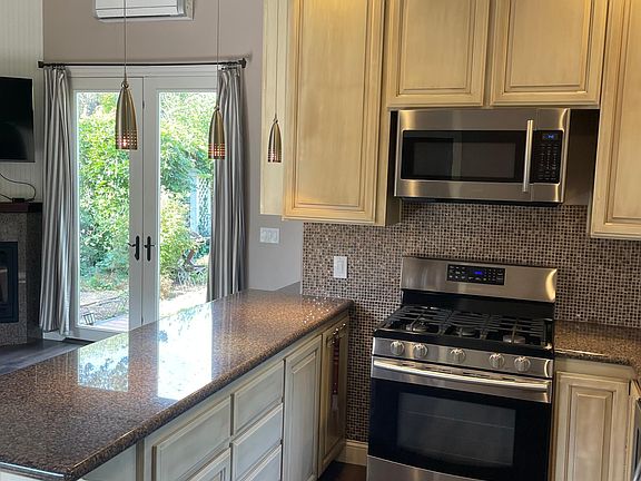 4th image of 902 Coleman Ave