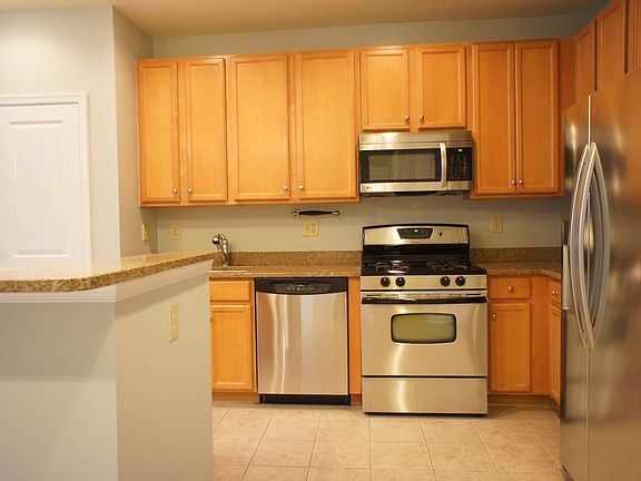 4th image of 2665 Prosperity Ave APT 201