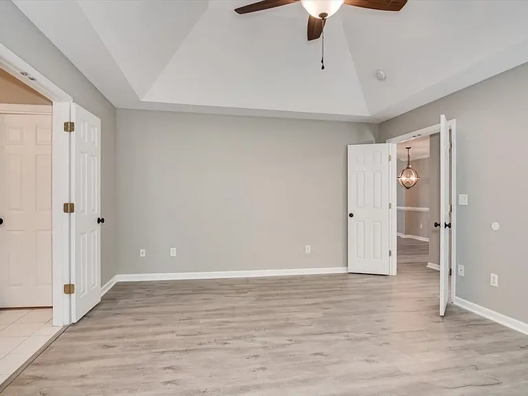124 Palmer Ct — Photo 15