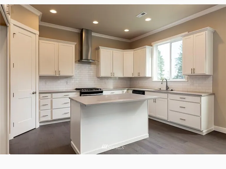 11204 Malcolm Dr NW — Photo 16