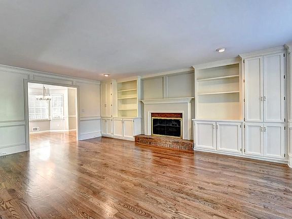 4th image of 5653 Denton Cir