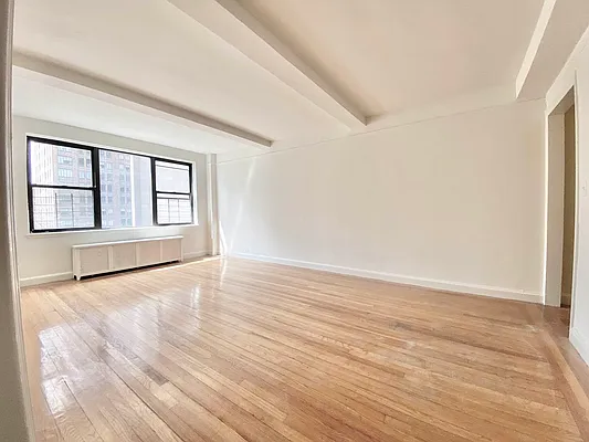 Rented by Bond New York | media 6