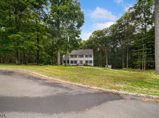 24 Grandview Dr, Newton, NJ 07860