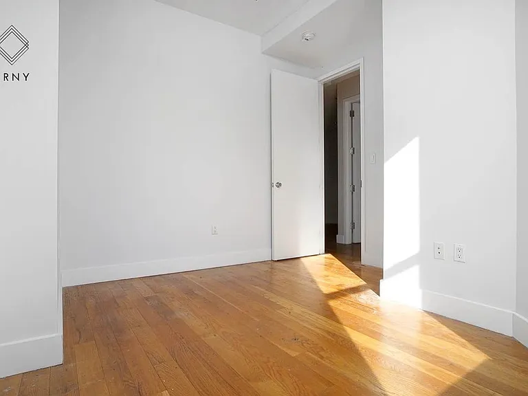 462 Pulaski St #4F — Photo 8