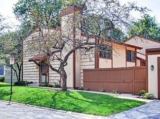643 Bryce Trl, Roselle, IL 60172