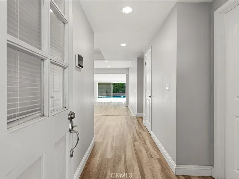9754 Yolanda Ave — Photo 3