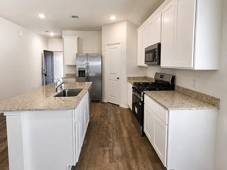 3523 Turnpike Dr — Photo 5