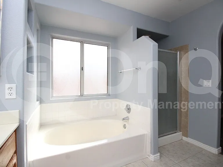 815 W Silver Creek Rd — Photo 17