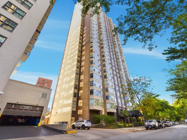 525 W Hawthorne Pl APT 1104, Chicago, IL 60657