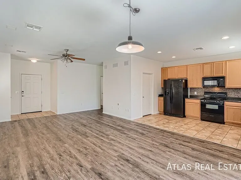 8437 W Green Kingfisher Ln — Photo 5