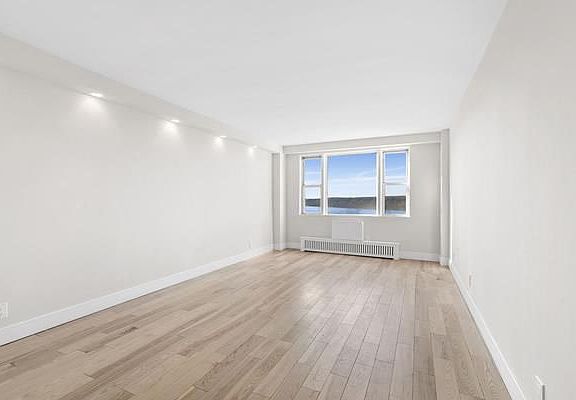 4th image of 5900 Arlington Ave APT 10P