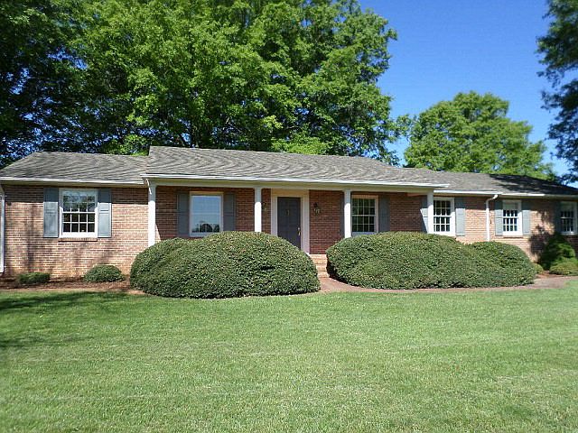 1st image of 2483 Hunters Ln