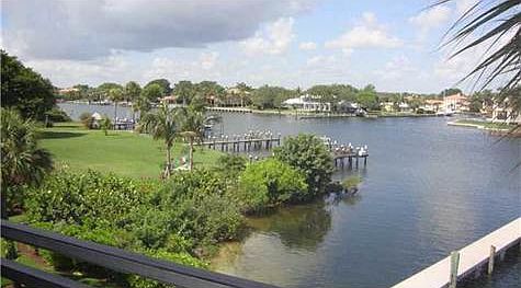1st image of 935 Oak Harbour Dr
