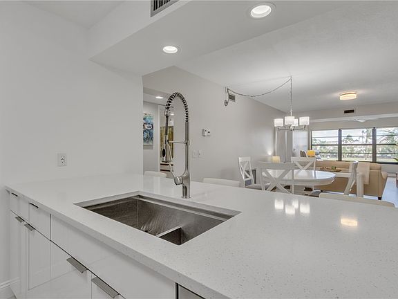 4th image of 38 Plantation Dr APT 201