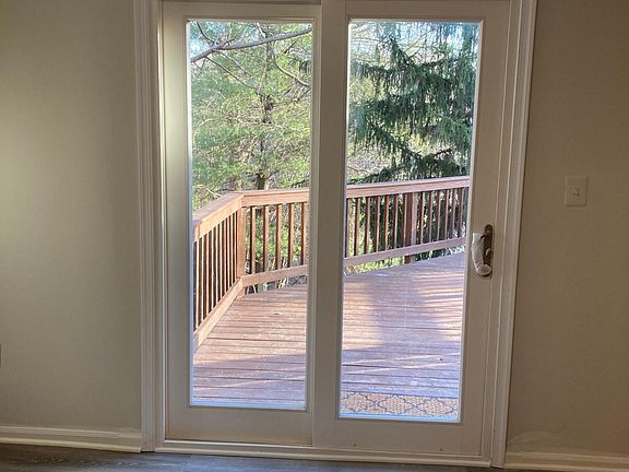 5th image of 622 Lakeworth Dr