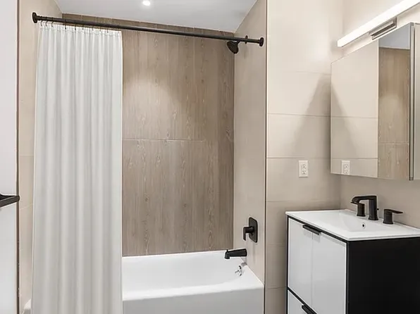 2395 Palisade Avenue image 4 of 8