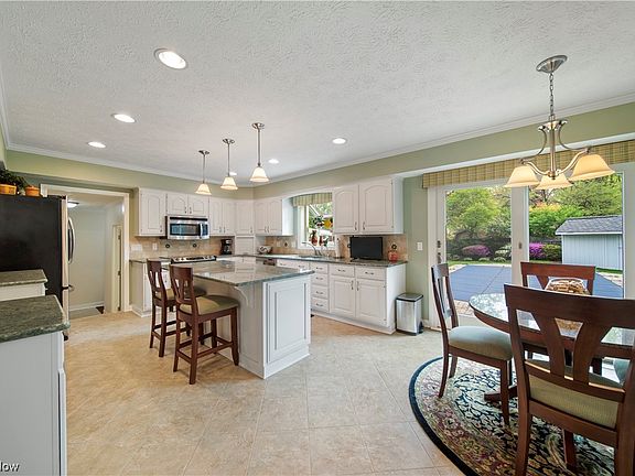 4th image of 6595 Belvoir Ct