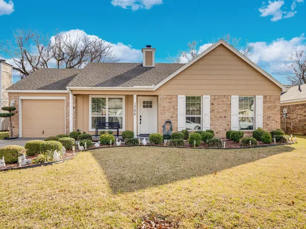 1702 Fieldstone Ct, Arlington, TX 76018