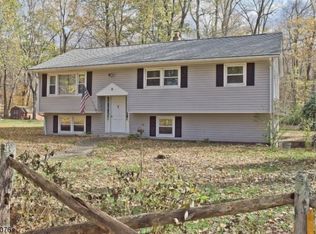 8 Brown Dr, Stanhope, NJ 07874