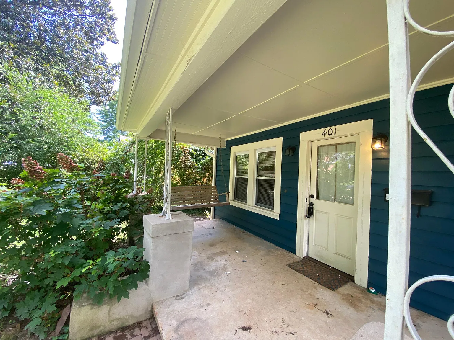 2 bed, 976 sqft, $1,875 — Photo 2