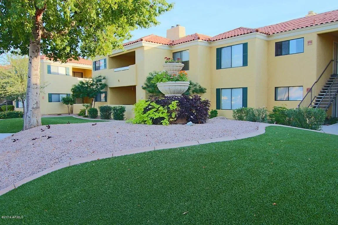 2 bed, 1045 sqft, $1,690 — Photo 1