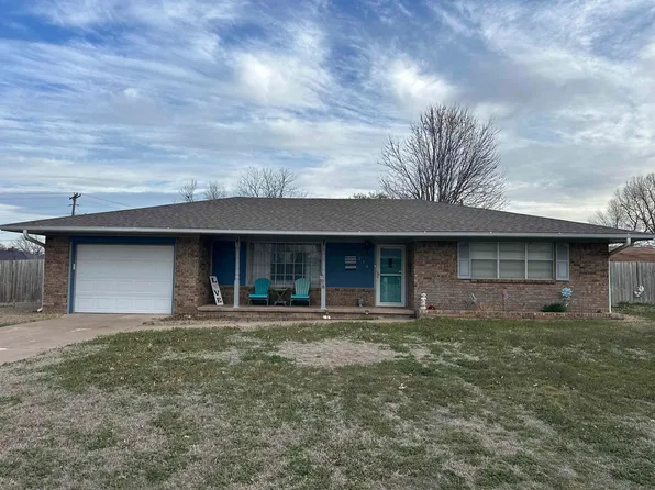 216 Norwood Ct, Watonga, OK 73772