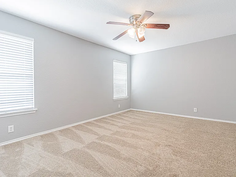 326 Diana Dr — Photo 37
