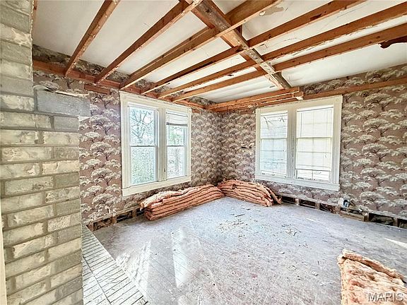 5th image of 502 N Hickory St