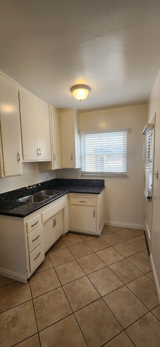 Building Photo - 242 Calle Miramar #242