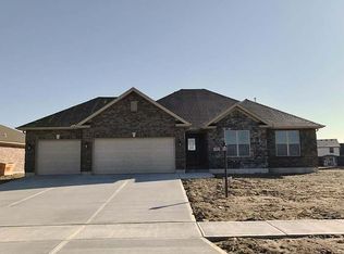 378 Sunset Dr, Carlisle, OH 45005