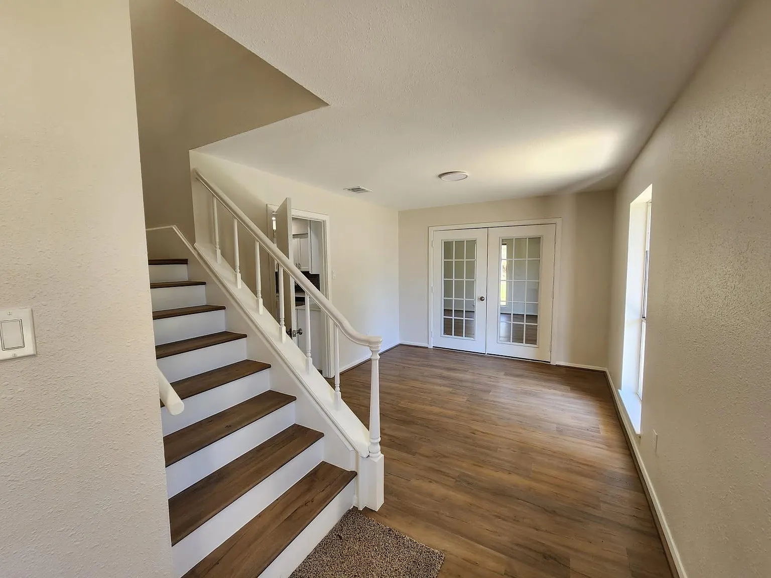 4 bed, 2.5 bath, 2840 sqft, $2,900 — Photo 4
