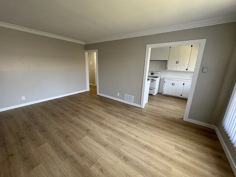 5314 Franklin Ave #8 — Photo 2