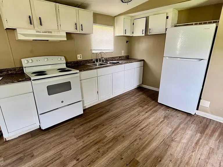 141 Benton Bay Rd SE — Photo 2