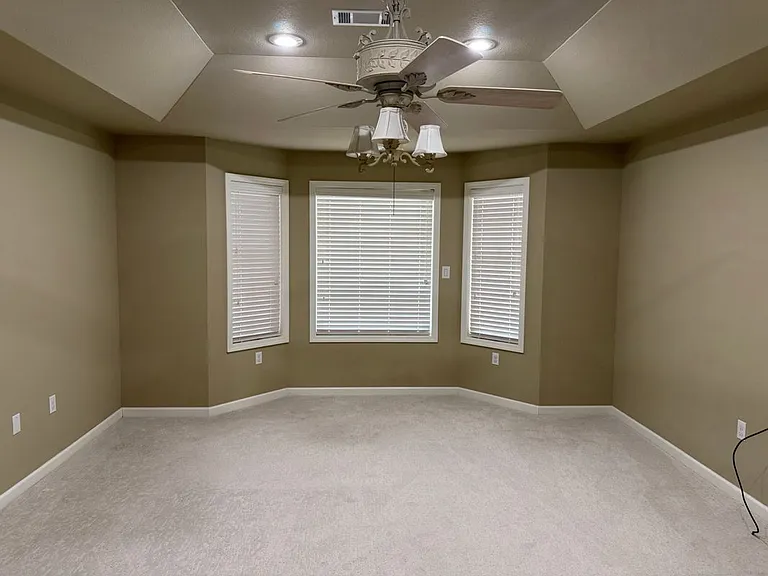 12 Enclave — Photo 14