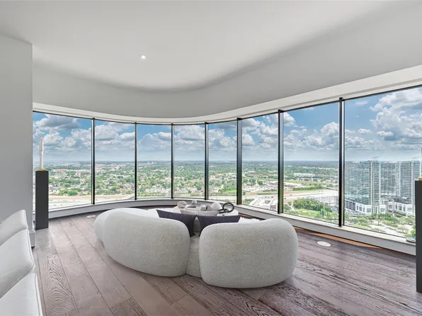 1701 Hermann Dr #34L, Houston, TX 77004