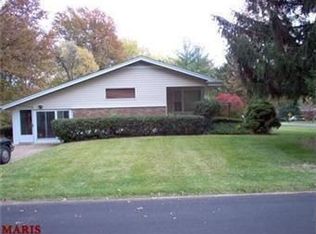 9700 Portage Dr, Saint Louis, MO 63136