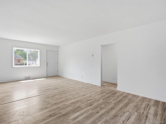 3rd image of 1422 Pettibone Ave