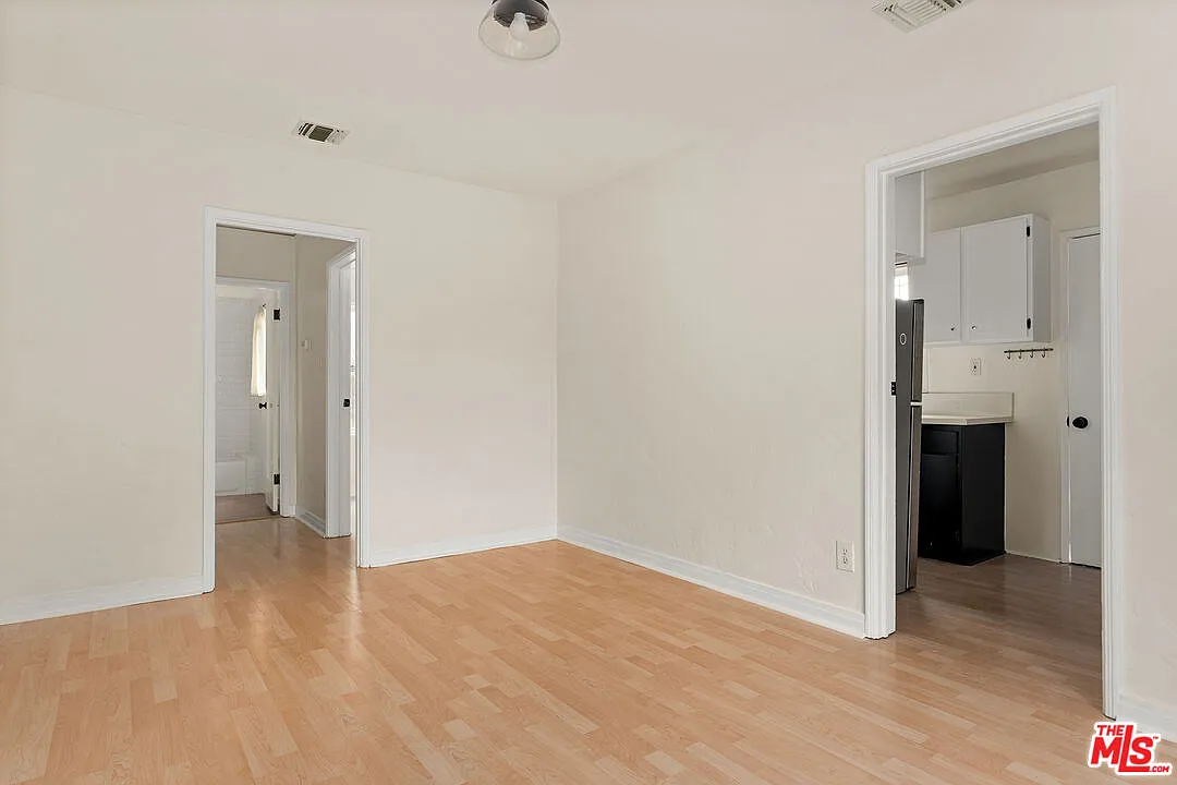 1 bed, 1.0 bath, 970 sqft, $3,300 — Photo 4