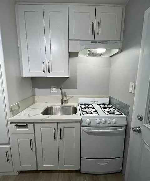 1831 Riverside Dr #3 — Photo 2