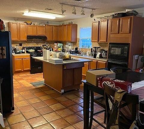 5th image of 301 Provines Dr