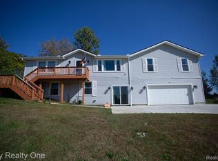 13396 Miracle Dr, Chelsea, MI 48118