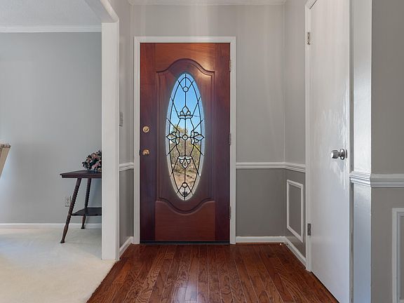 4th image of 404 Shadeswood Cir