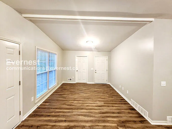 3024 Pasadena Dr — Photo 4