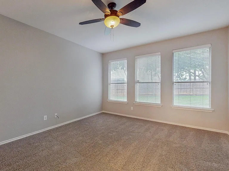 4134 Petersburg Dr — Photo 12