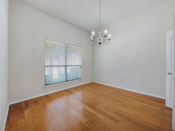 3rd image of 1411 Snowberry Dr